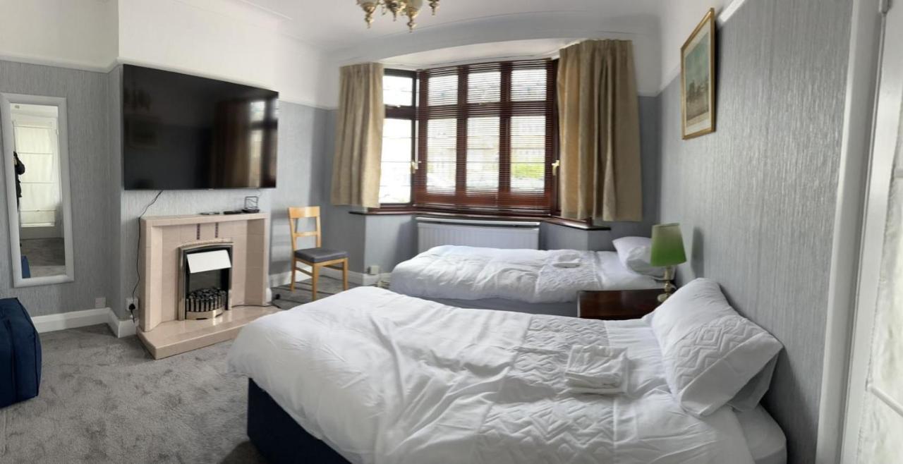 Amazing And Romantic O2 Arena 4 Bedrooms House Free Parking Лондон Экстерьер фото