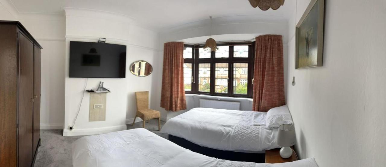 Amazing And Romantic O2 Arena 4 Bedrooms House Free Parking Лондон Экстерьер фото