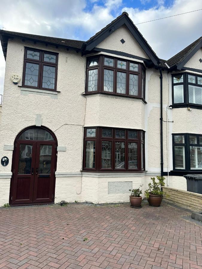 Amazing And Romantic O2 Arena 4 Bedrooms House Free Parking Лондон Экстерьер фото